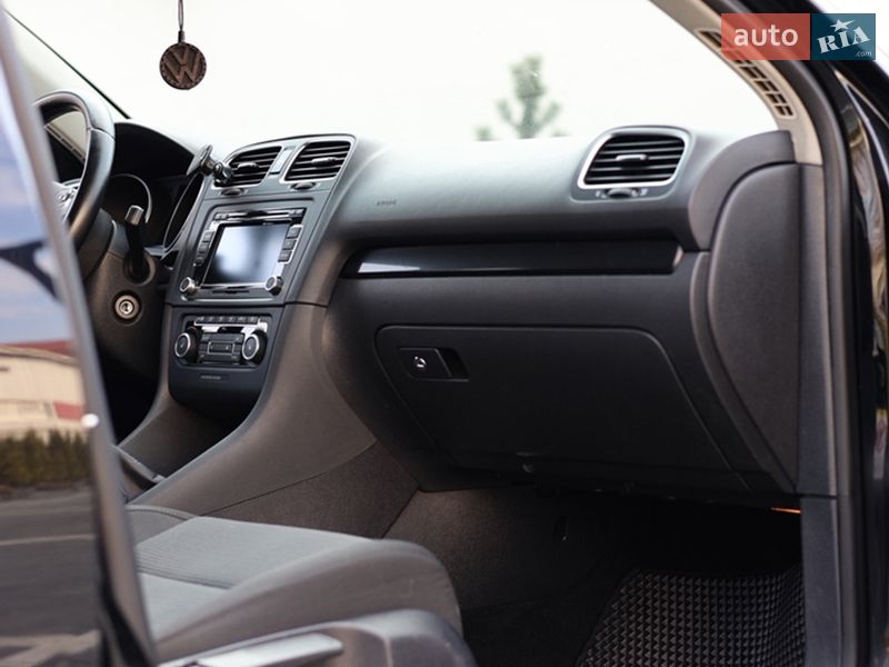 Универсал Volkswagen Golf 2011 в Луцке