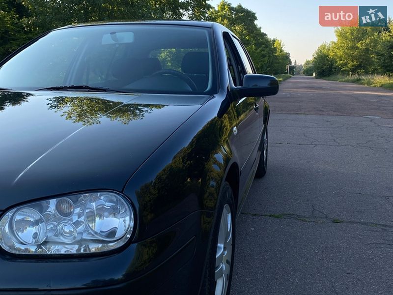 Хэтчбек Volkswagen Golf 2001 в Нежине