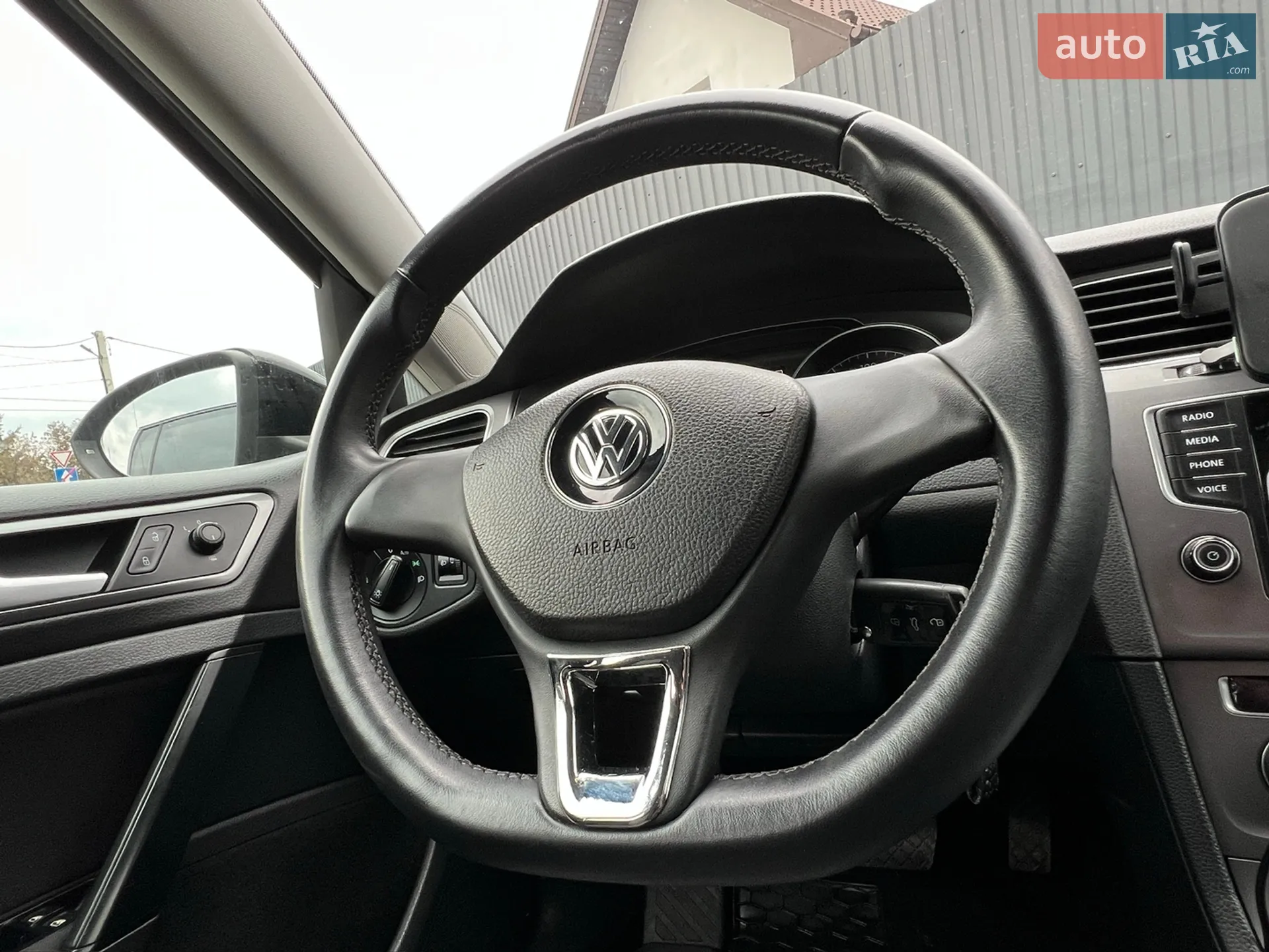 Volkswagen Golf 2015 VIN WVWZZZAUZFP634334 фото оголошення 95 з 96