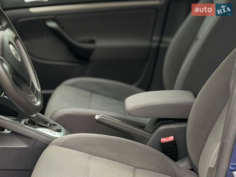 Хэтчбек Volkswagen Golf 2006 в Запорожье