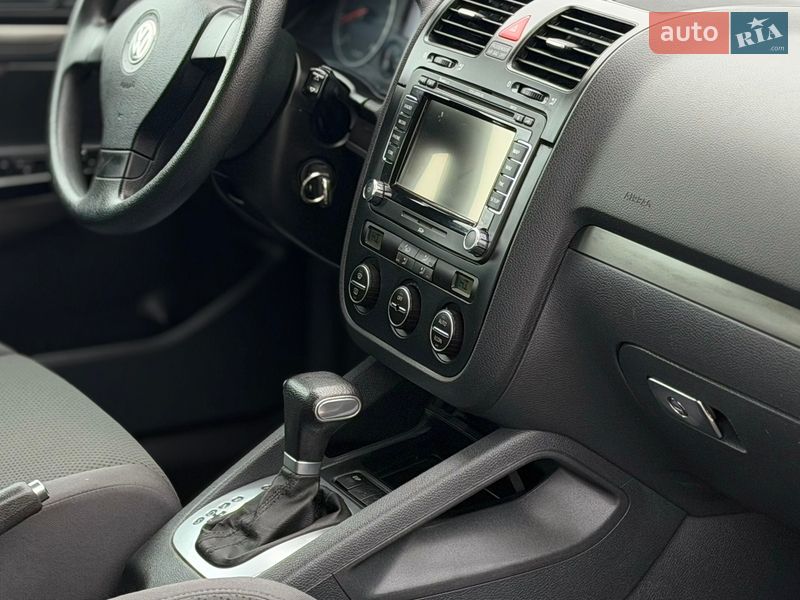 Хэтчбек Volkswagen Golf 2006 в Запорожье