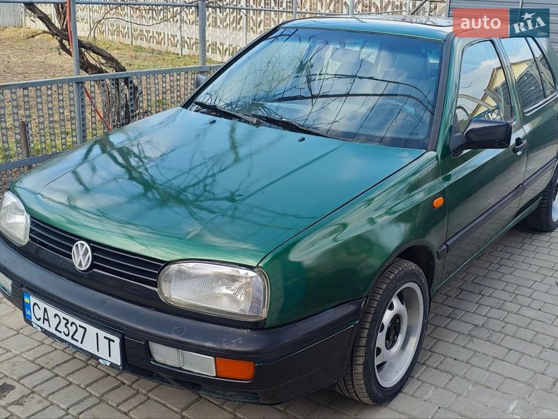 Хэтчбек Volkswagen Golf 1993 в Монастырище