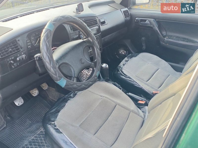Хэтчбек Volkswagen Golf 1993 в Монастырище