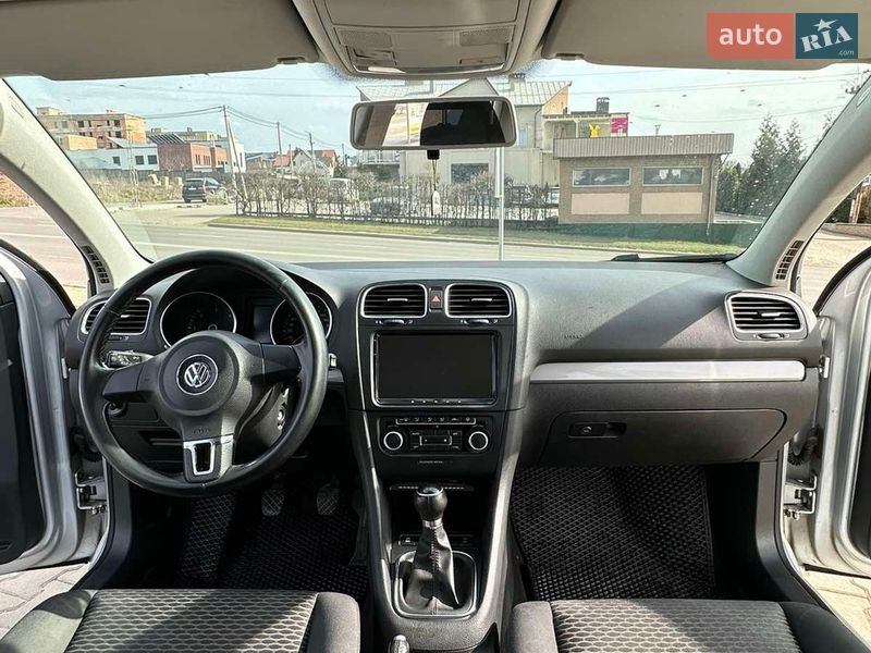 Хэтчбек Volkswagen Golf 2012 в Черновцах