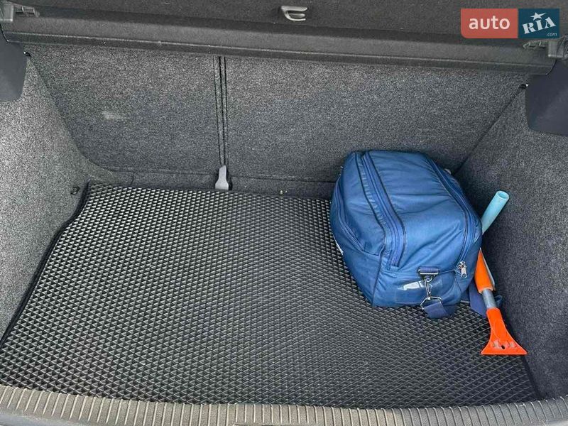 Хэтчбек Volkswagen Golf 2012 в Черновцах