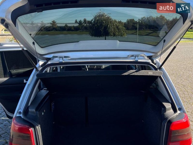 Хэтчбек Volkswagen Golf 2000 в Львове