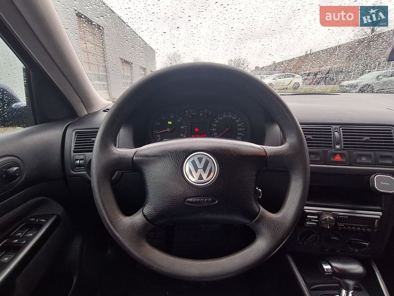 Хэтчбек Volkswagen Golf 2003 в Львове