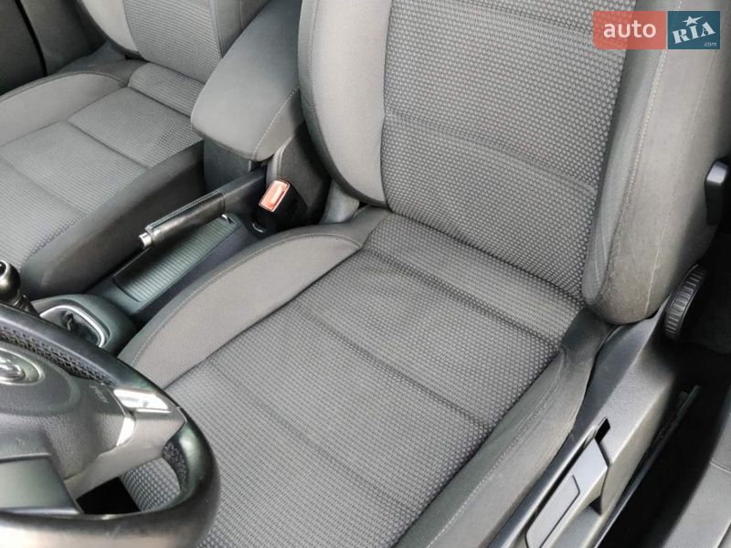 Хэтчбек Volkswagen Golf 2009 в Барышевке