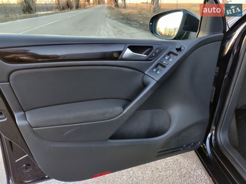 Хэтчбек Volkswagen Golf 2009 в Барышевке