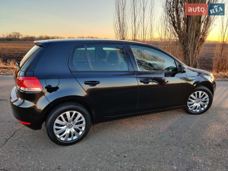Хэтчбек Volkswagen Golf 2009 в Барышевке