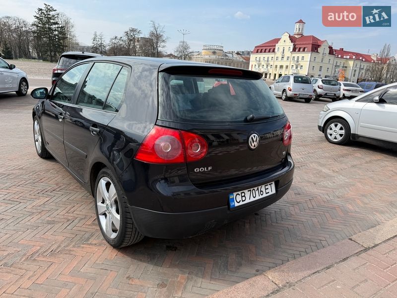 Хэтчбек Volkswagen Golf 2004 в Чернигове