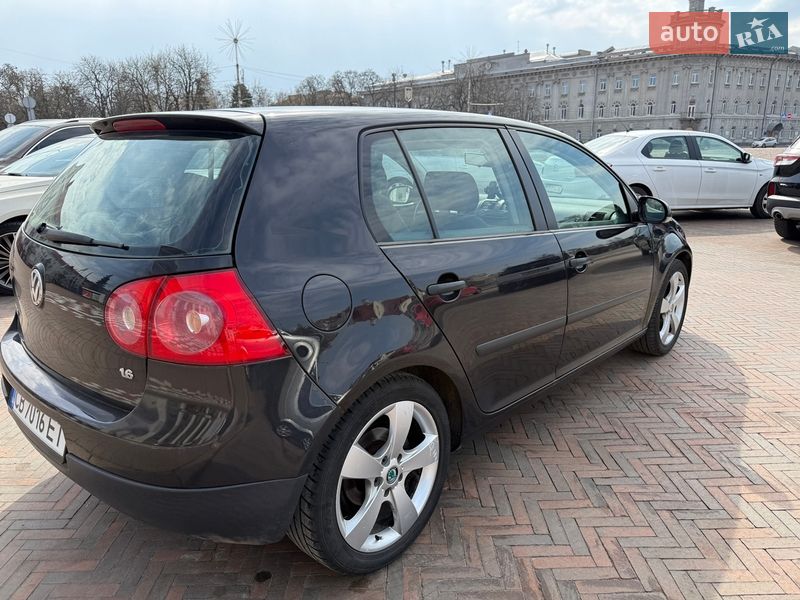 Хэтчбек Volkswagen Golf 2004 в Чернигове