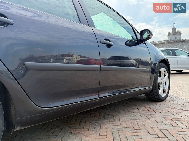 Хэтчбек Volkswagen Golf 2004 в Чернигове