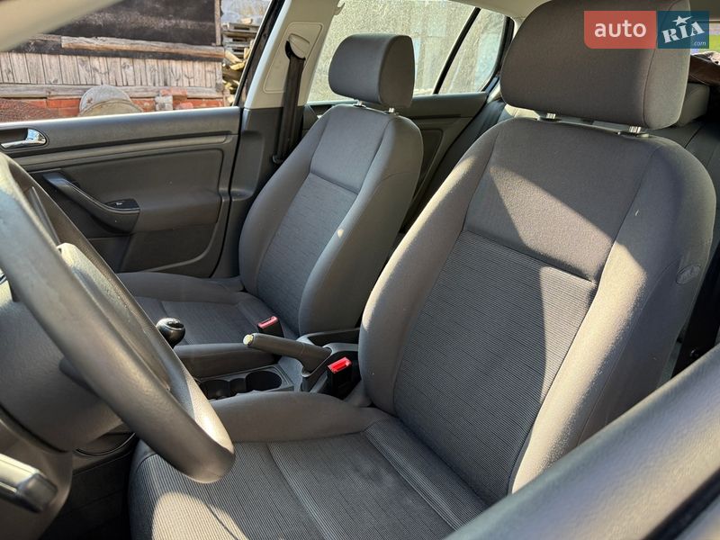 Хэтчбек Volkswagen Golf 2004 в Чернигове