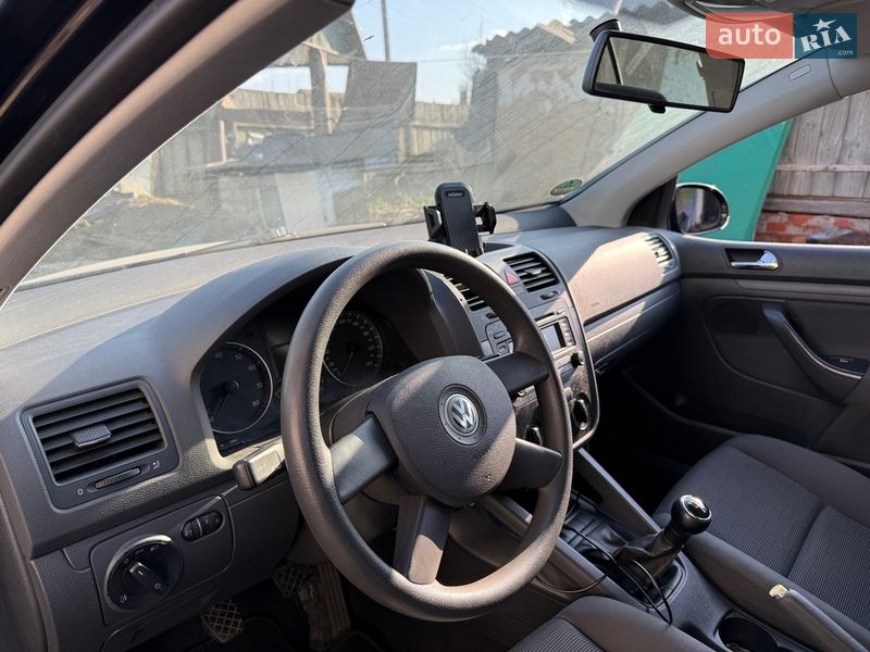 Хэтчбек Volkswagen Golf 2004 в Чернигове