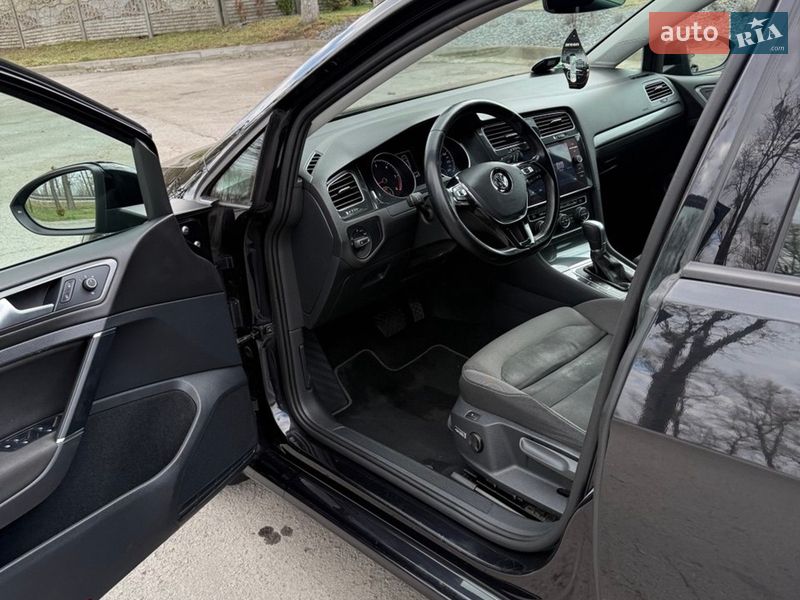 Универсал Volkswagen Golf 2017 в Звягеле