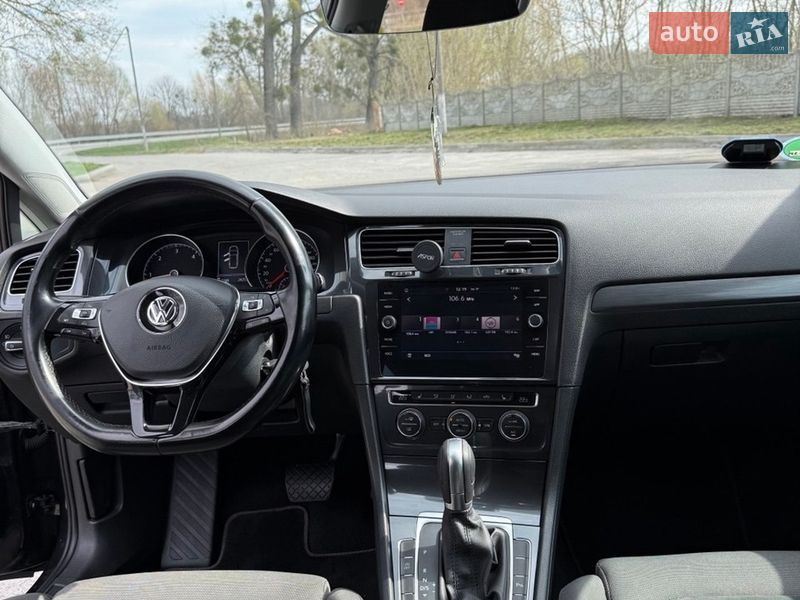 Универсал Volkswagen Golf 2017 в Звягеле