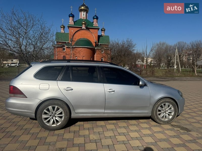 Универсал Volkswagen Golf 2010 в Гайсине