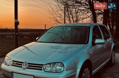 Хэтчбек Volkswagen Golf 2003 в Смеле