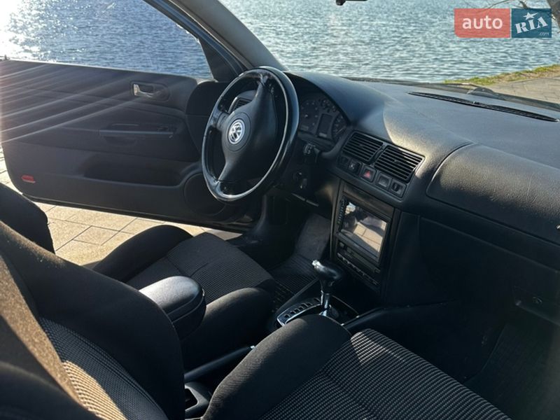 Хэтчбек Volkswagen Golf 1999 в Василькове