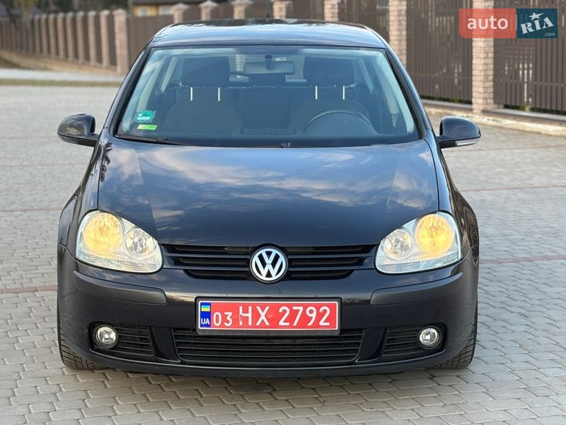 Хэтчбек Volkswagen Golf 2005 в Староконстантинове
