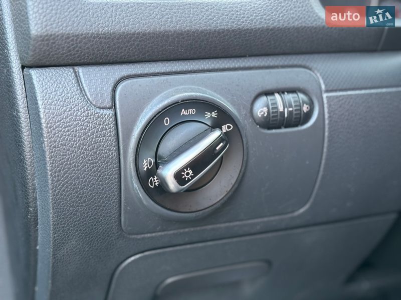 Хэтчбек Volkswagen Golf 2005 в Староконстантинове