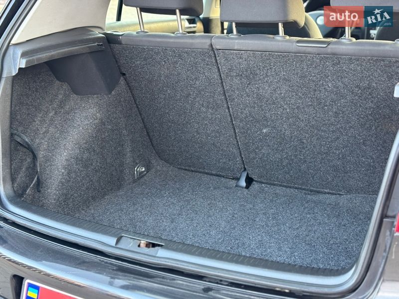 Хэтчбек Volkswagen Golf 2005 в Староконстантинове