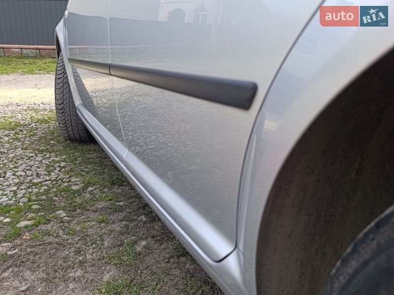 Хэтчбек Volkswagen Golf 2002 в Чорткове