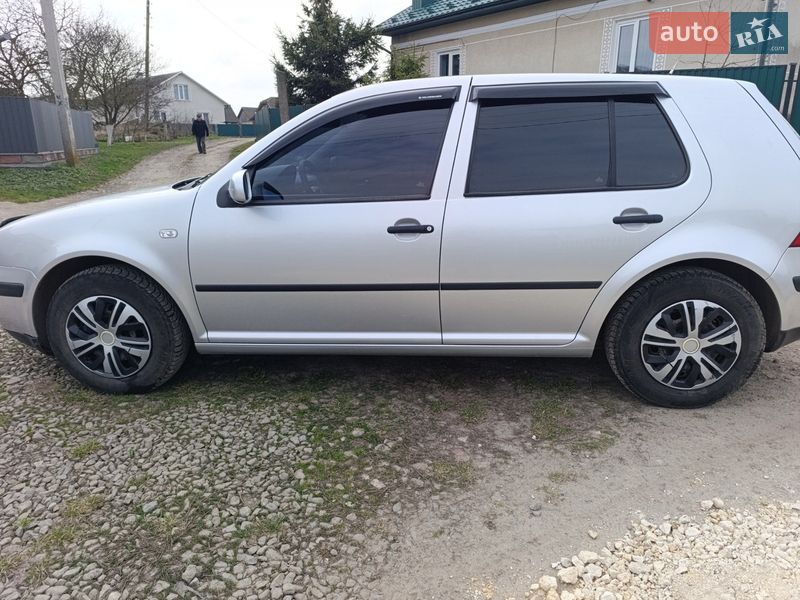 Хэтчбек Volkswagen Golf 2002 в Чорткове