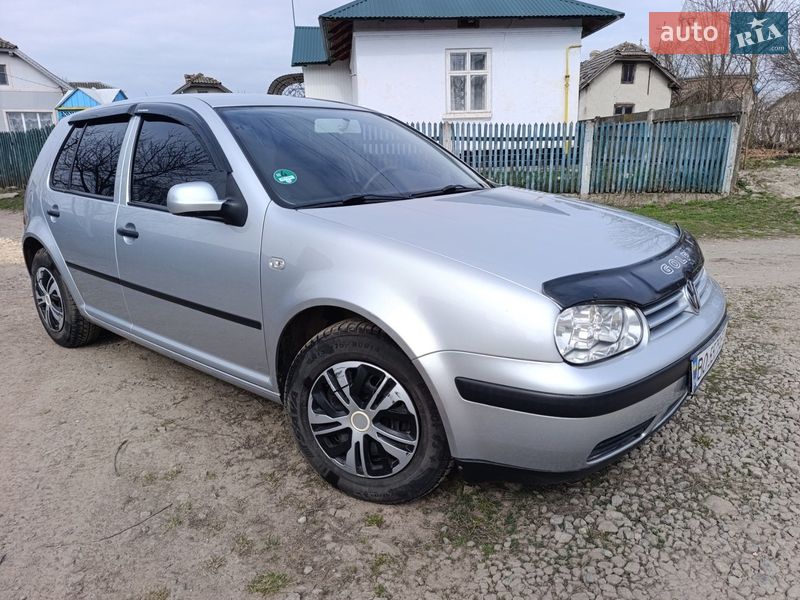 Хэтчбек Volkswagen Golf 2002 в Чорткове