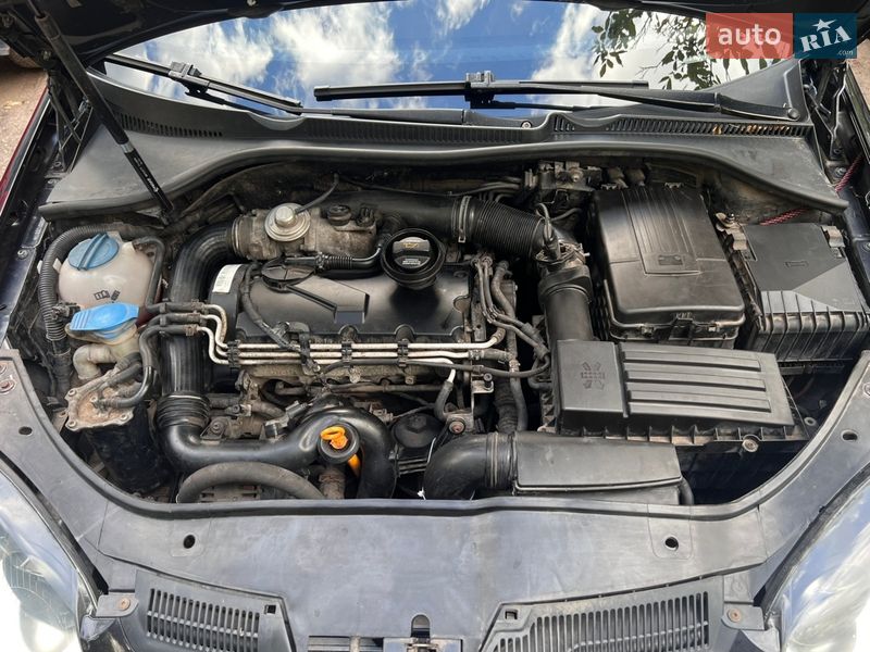 Хэтчбек Volkswagen Golf 2005 в Запорожье