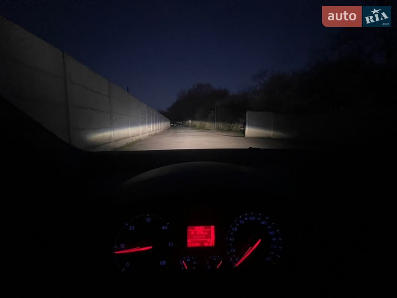 Хэтчбек Volkswagen Golf 2005 в Запорожье