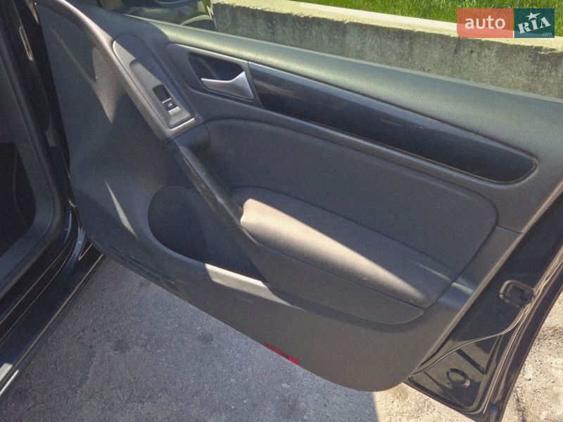 Хэтчбек Volkswagen Golf 2012 в Никополе