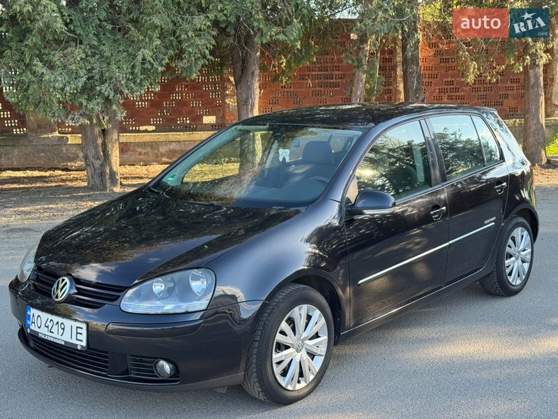 Хэтчбек Volkswagen Golf 2008 в Ужгороде