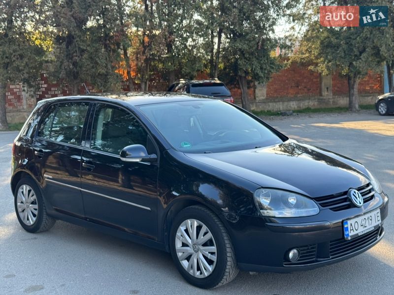 Хэтчбек Volkswagen Golf 2008 в Ужгороде