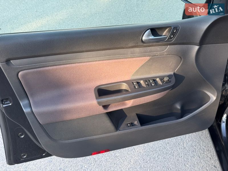 Хэтчбек Volkswagen Golf 2008 в Ужгороде