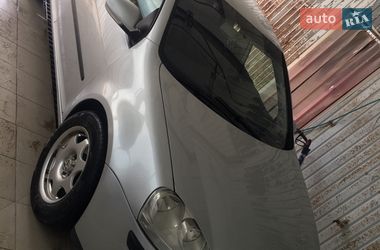 Хэтчбек Volkswagen Golf 2004 в Черновцах