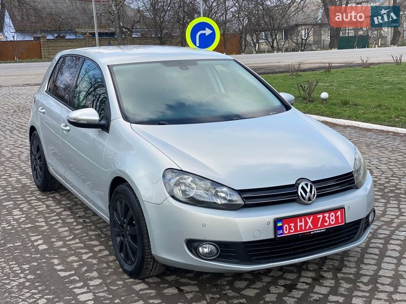 Хэтчбек Volkswagen Golf 2010 в Староконстантинове