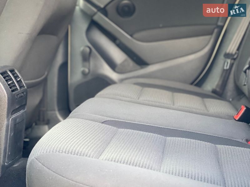 Хэтчбек Volkswagen Golf 2010 в Староконстантинове