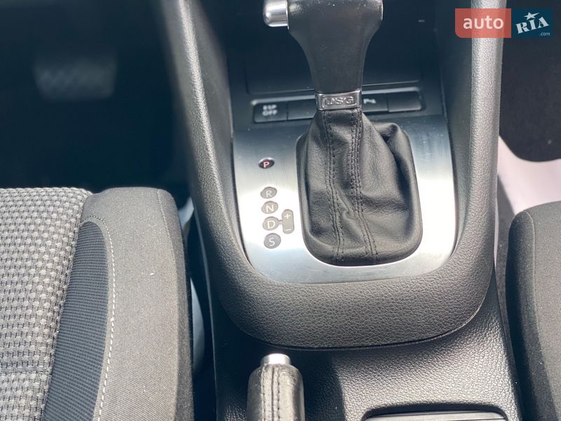 Хэтчбек Volkswagen Golf 2010 в Староконстантинове