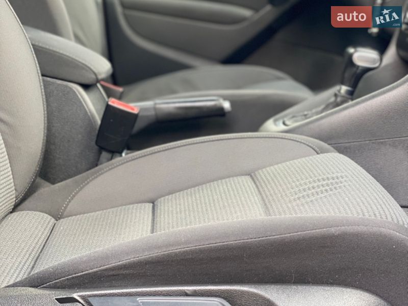 Хэтчбек Volkswagen Golf 2010 в Староконстантинове