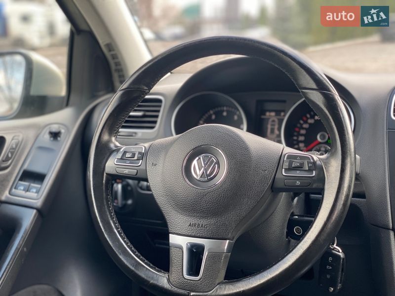Хэтчбек Volkswagen Golf 2010 в Староконстантинове