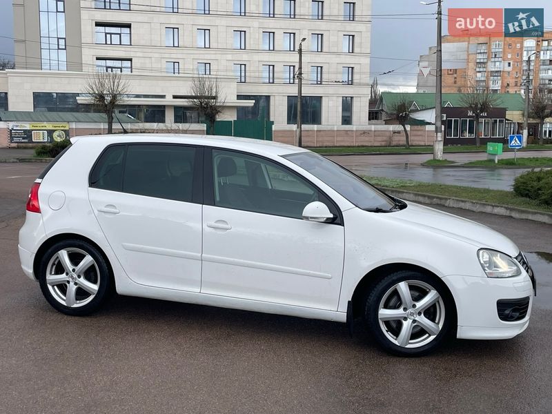 Хэтчбек Volkswagen Golf 2009 в Житомире