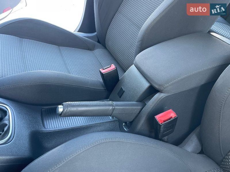 Хэтчбек Volkswagen Golf 2009 в Житомире