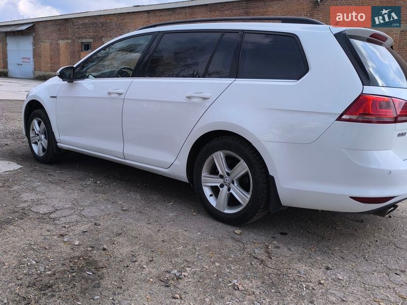 Универсал Volkswagen Golf 2015 в Сумах