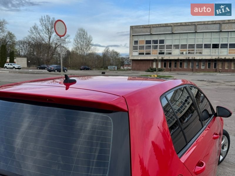 Хэтчбек Volkswagen Golf 2017 в Кропивницком