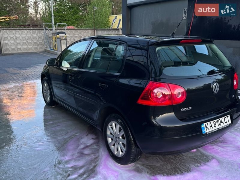Хэтчбек Volkswagen Golf 2009 в Киеве