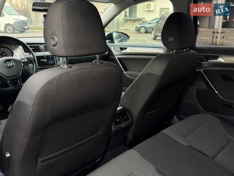 Универсал Volkswagen Golf 2015 в Киеве