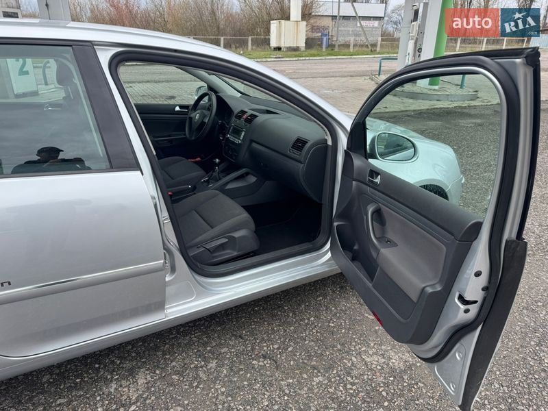 Хэтчбек Volkswagen Golf 2008 в Ахтырке