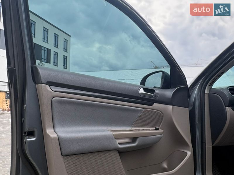 Универсал Volkswagen Golf 2009 в Житомире
